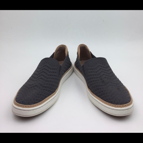 UGG Sammy Slip-On Sneaker sz8.5